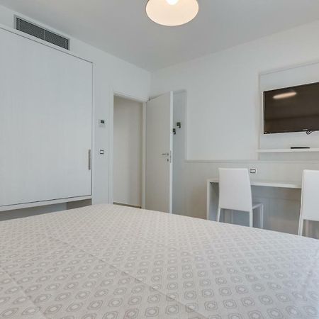 Apartaments Suites Ambassador Caorle Buitenkant foto