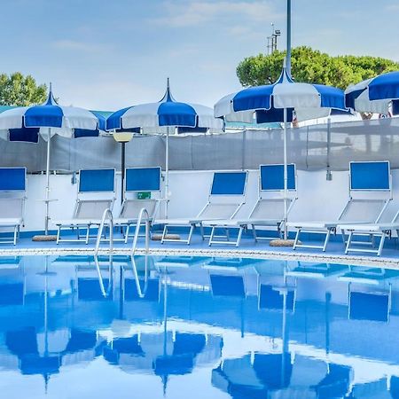 Apartaments Suites Ambassador Caorle Buitenkant foto