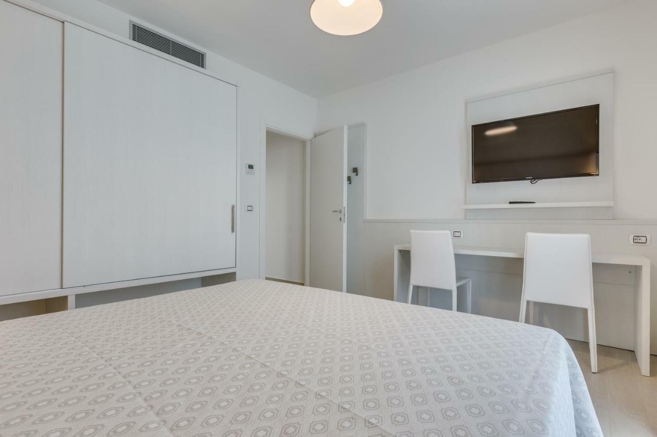 Apartaments Suites Ambassador Caorle Buitenkant foto