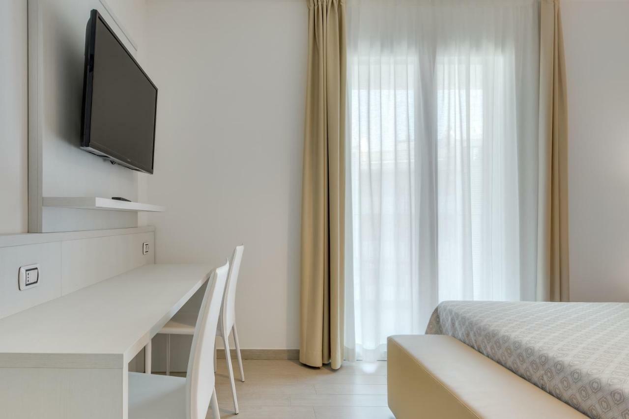 Apartaments Suites Ambassador Caorle Buitenkant foto