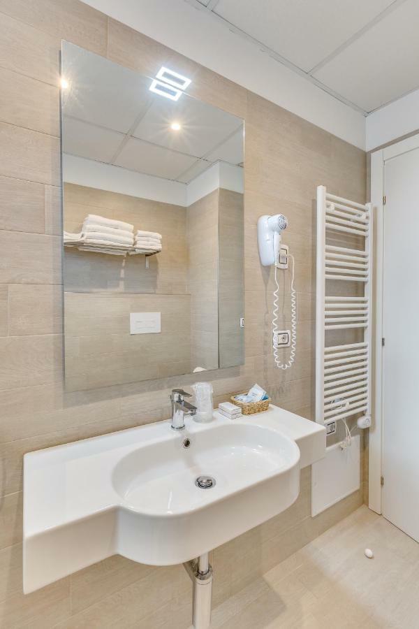Apartaments Suites Ambassador Caorle Buitenkant foto