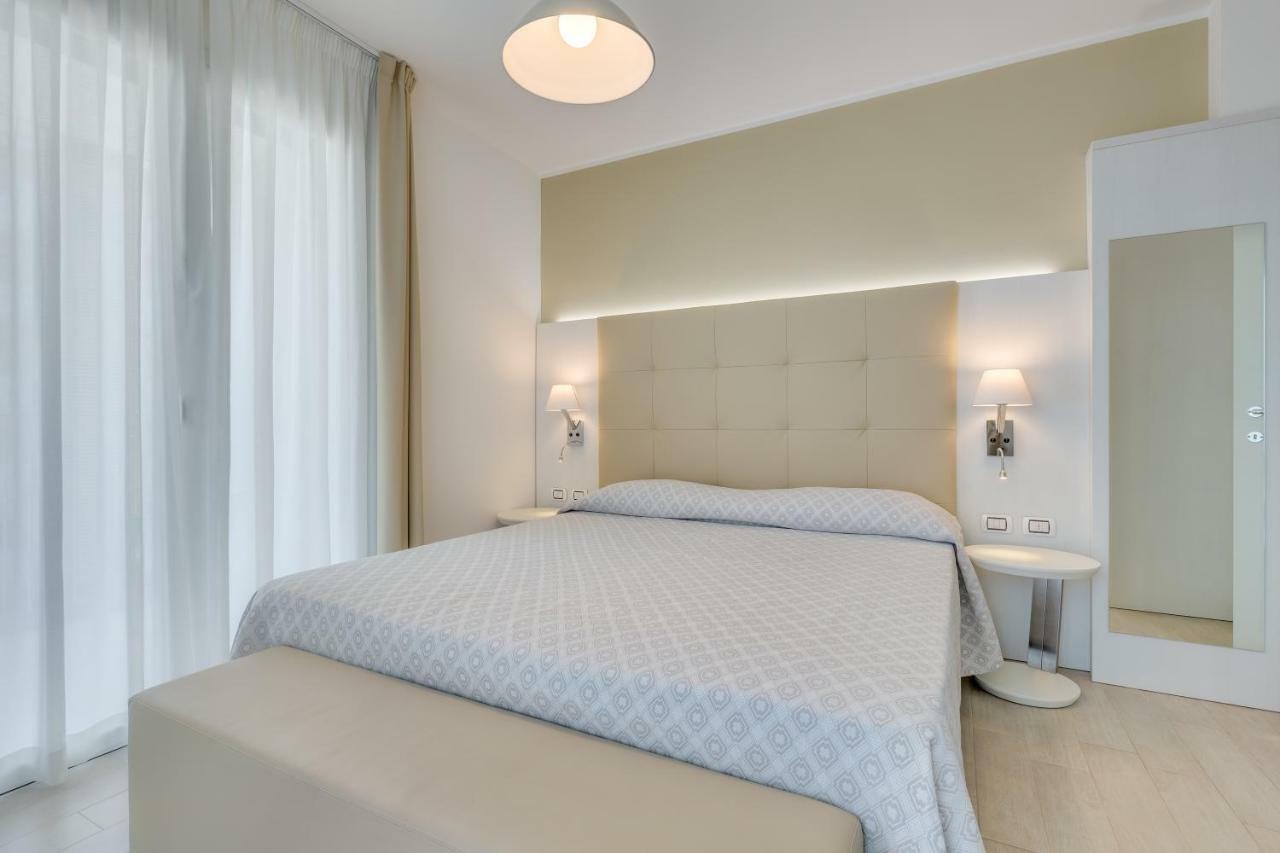 Apartaments Suites Ambassador Caorle Buitenkant foto