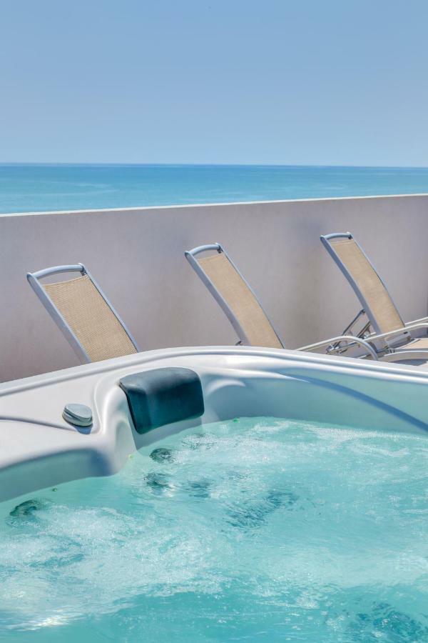 Apartaments Suites Ambassador Caorle Buitenkant foto