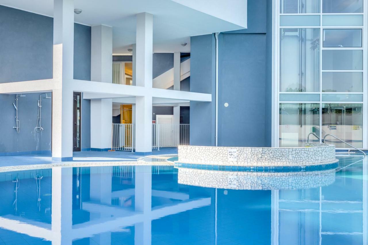 Apartaments Suites Ambassador Caorle Buitenkant foto
