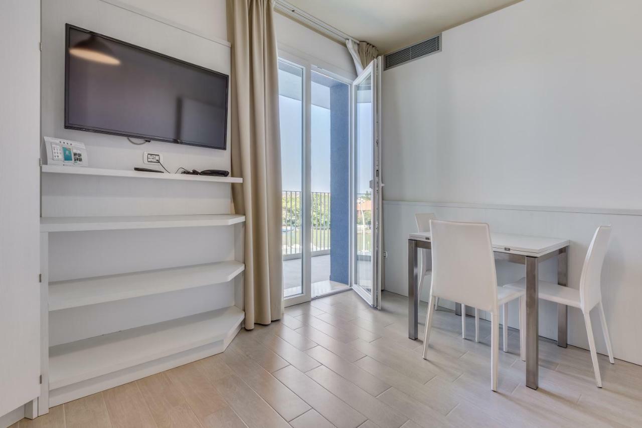 Apartaments Suites Ambassador Caorle Buitenkant foto