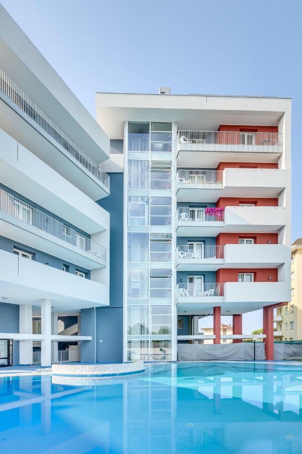 Apartaments Suites Ambassador Caorle Buitenkant foto