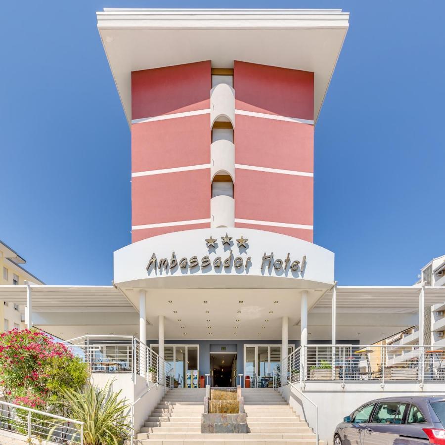 Apartaments Suites Ambassador Caorle Buitenkant foto